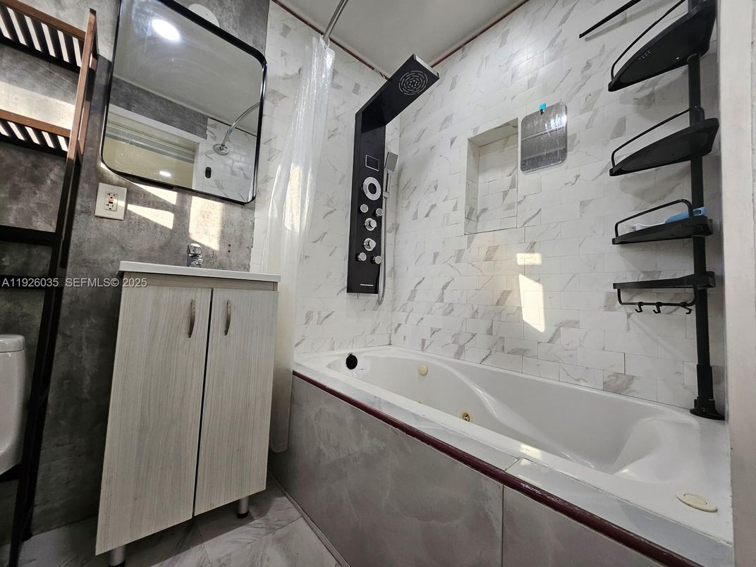 Bathroom, Interior, Marble, Marble Walls, Recessed Lighting