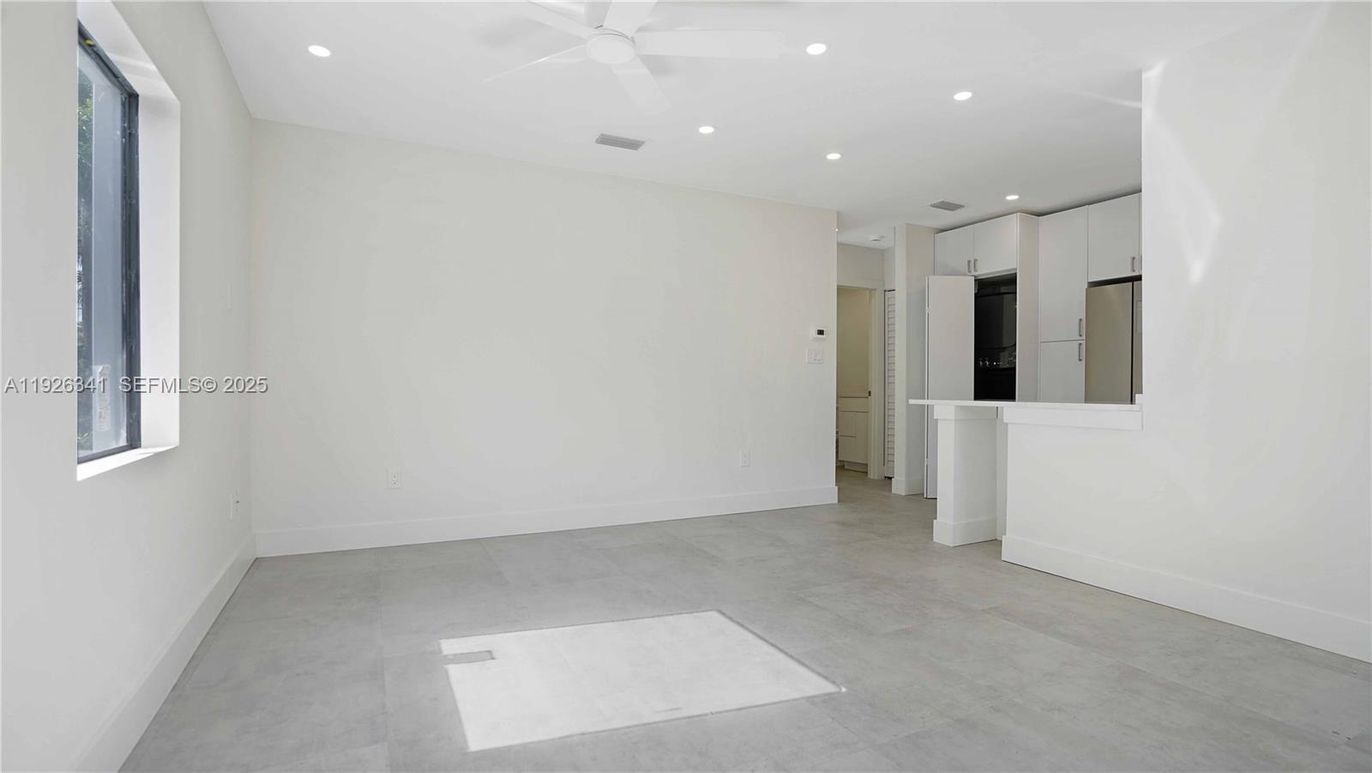 Empty room, Interior, Kitchen, Recessed Lighting