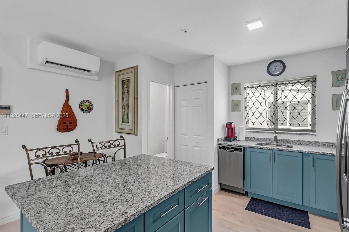Dining room, Interior, Kitchen, Recessed Lighting, Wood Texture Flooring