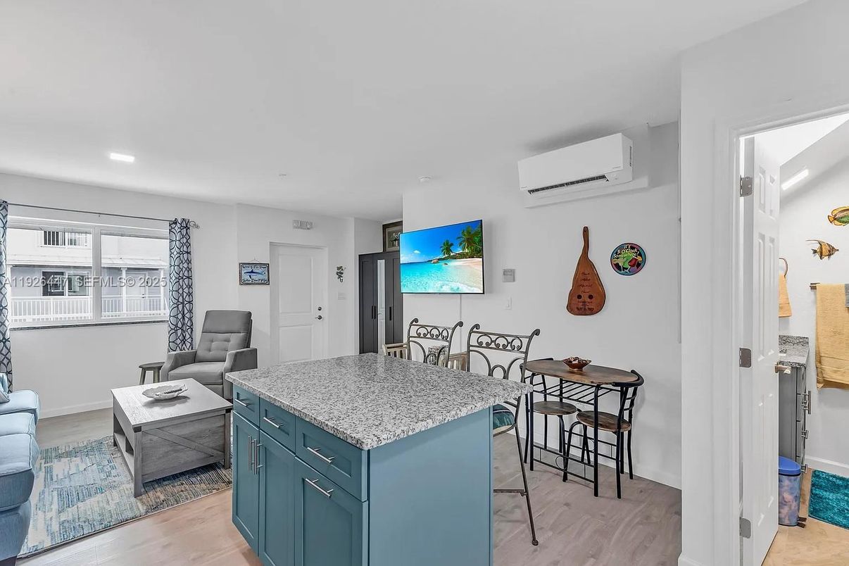 Dining room, Interior, Living room, Recessed Lighting, Wood Texture Flooring