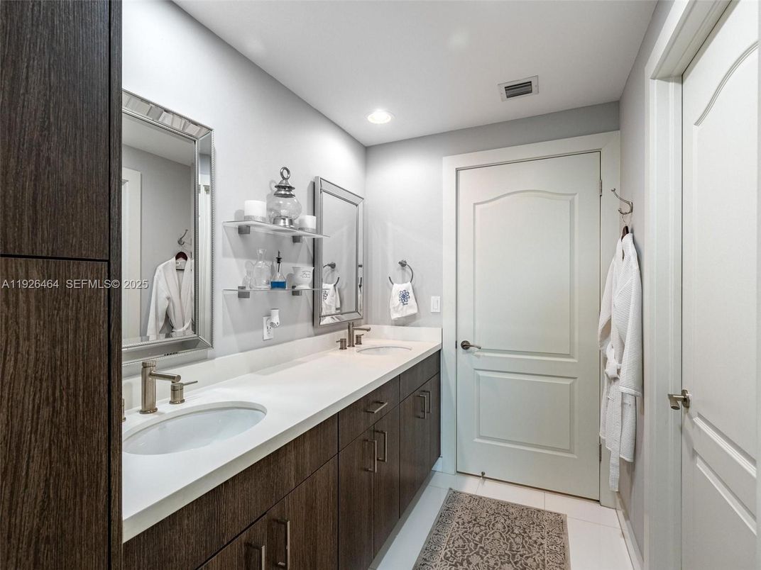 Bathroom, Dual Sink Vanities, Interior, Recessed Lighting