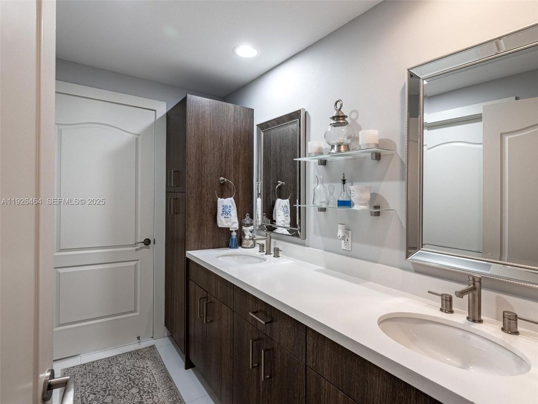 Bathroom, Dual Sink Vanities, Interior, Recessed Lighting