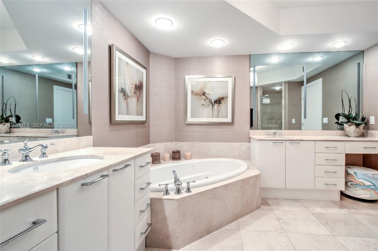 Bathroom, Dual Sink Vanities, Interior, Recessed Lighting