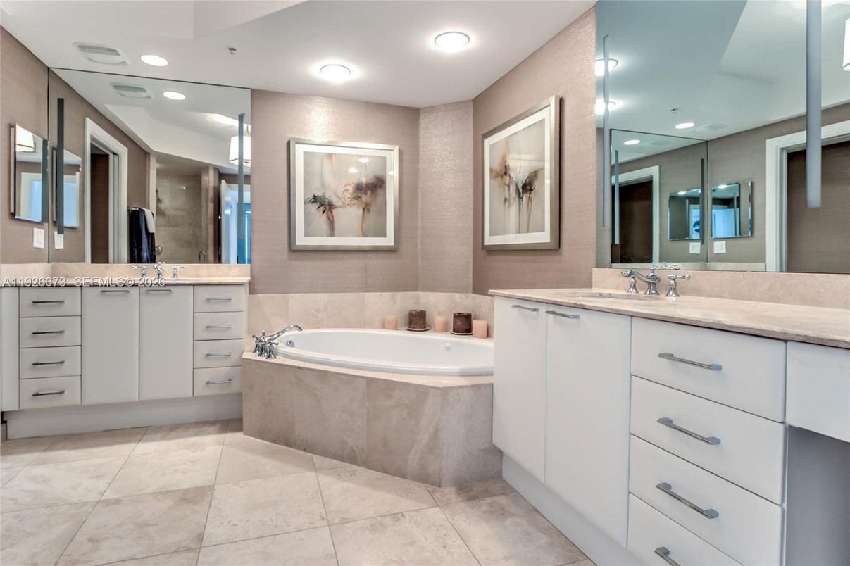 Bathroom, Dual Sink Vanities, Interior, Recessed Lighting