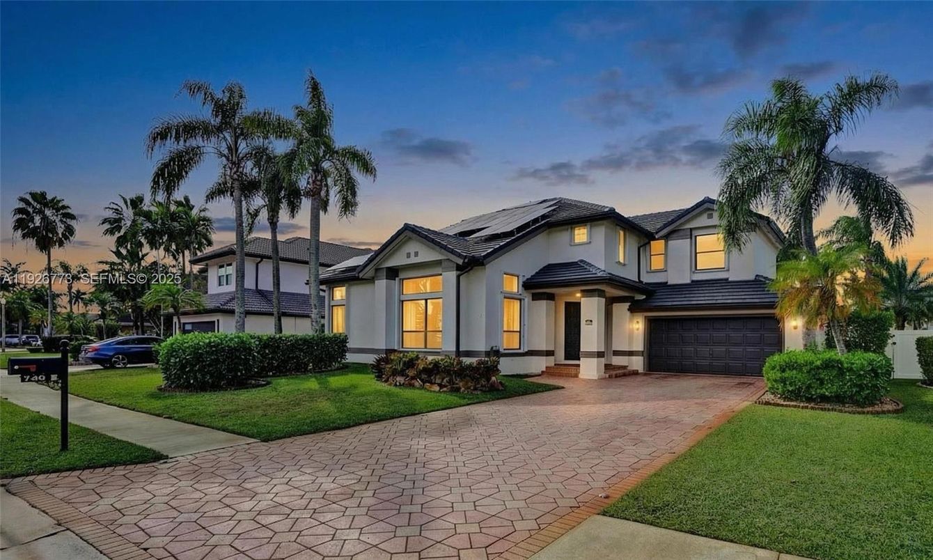 Attached, Exterior, Facade, Solar Panels, Mediterranean