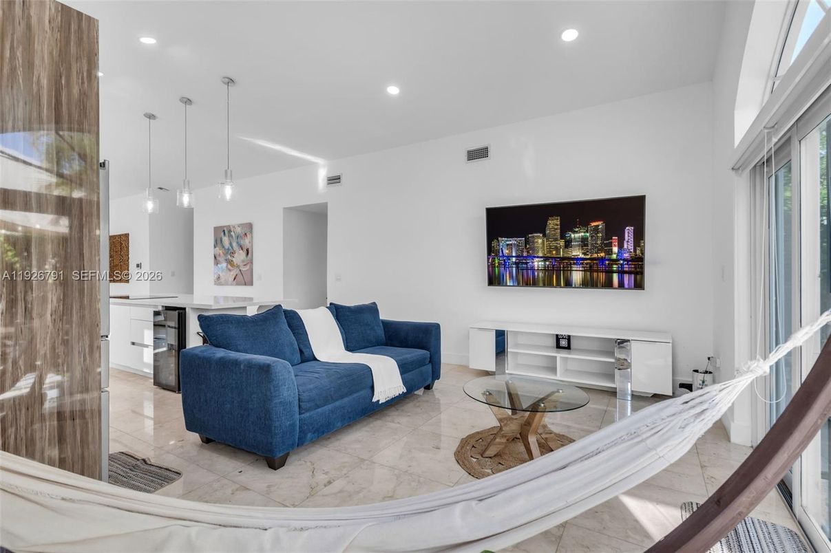 Interior, Living room, Pendant Lights, Recessed Lighting