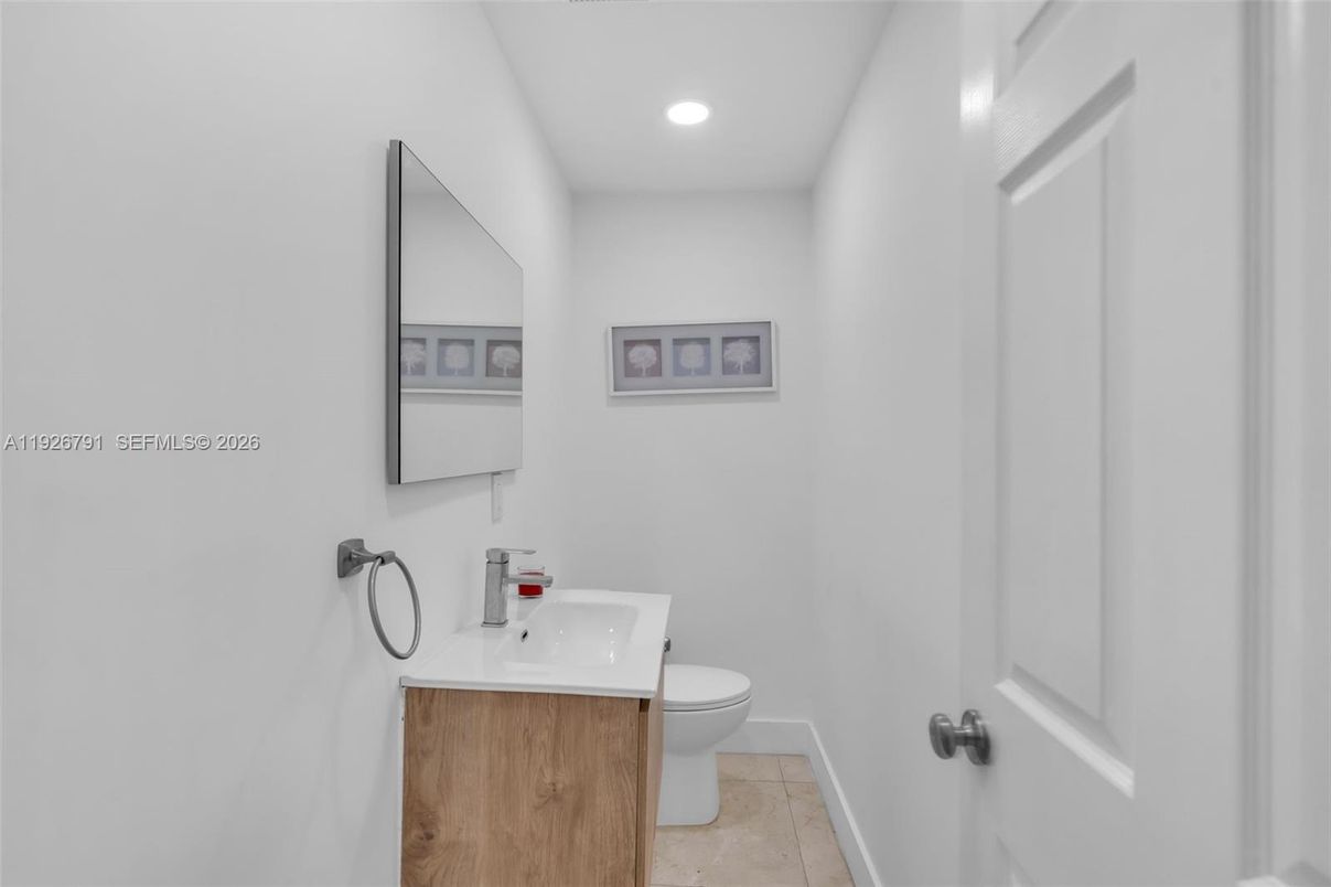 Bathroom, Interior, Recessed Lighting