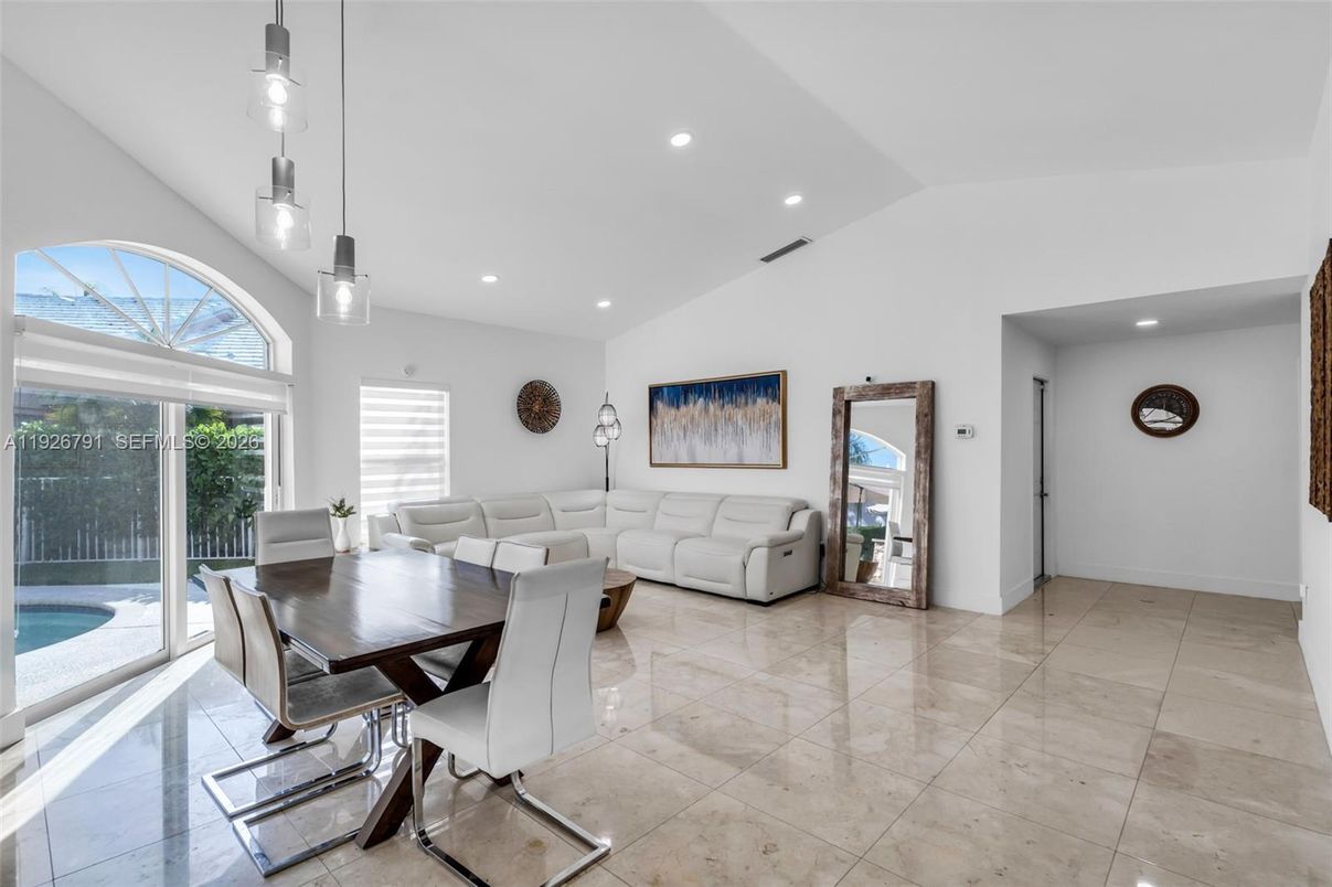 Dining room, Interior, Living room, Pendant Lights, Recessed Lighting