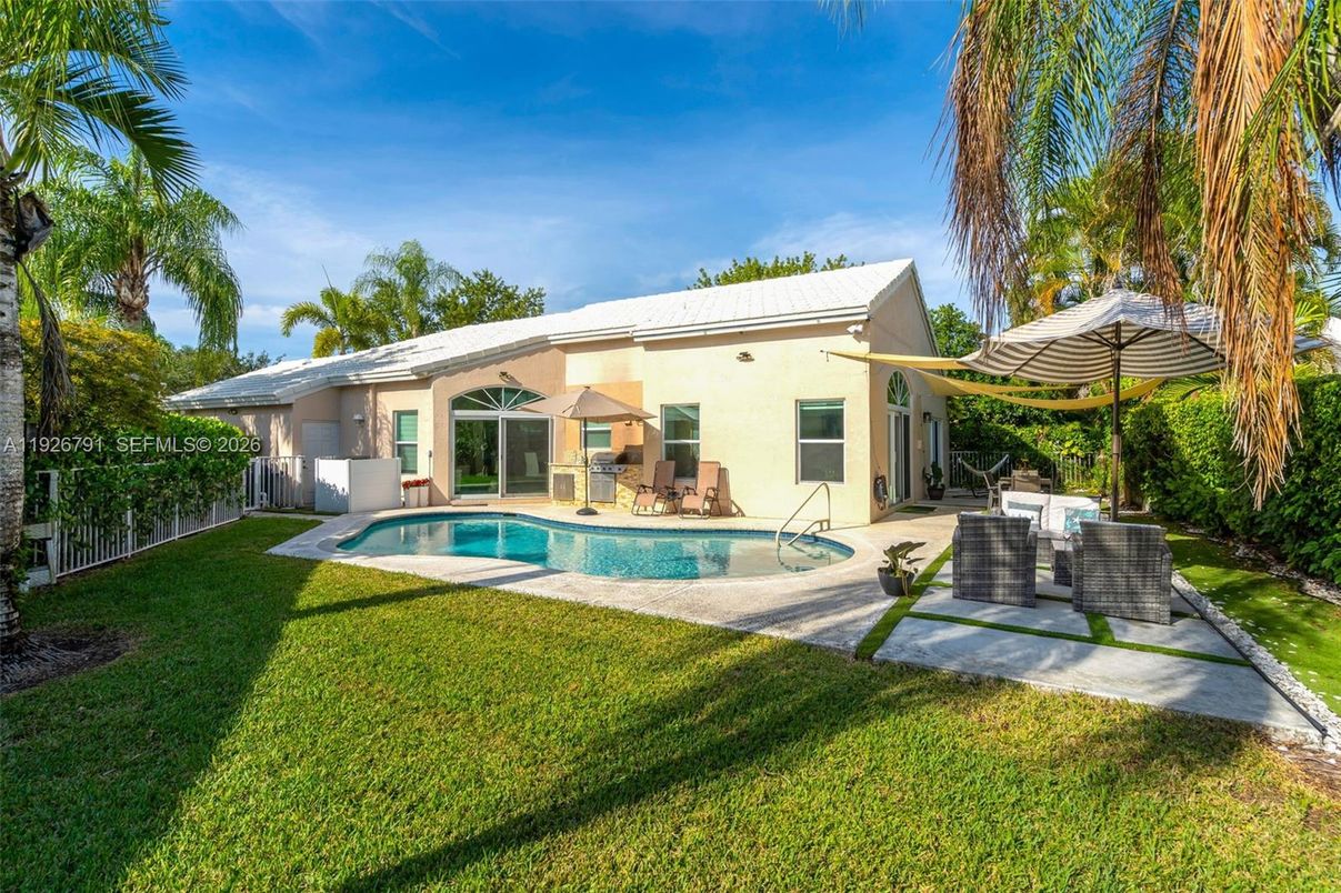 Backyard, Exterior, Pool