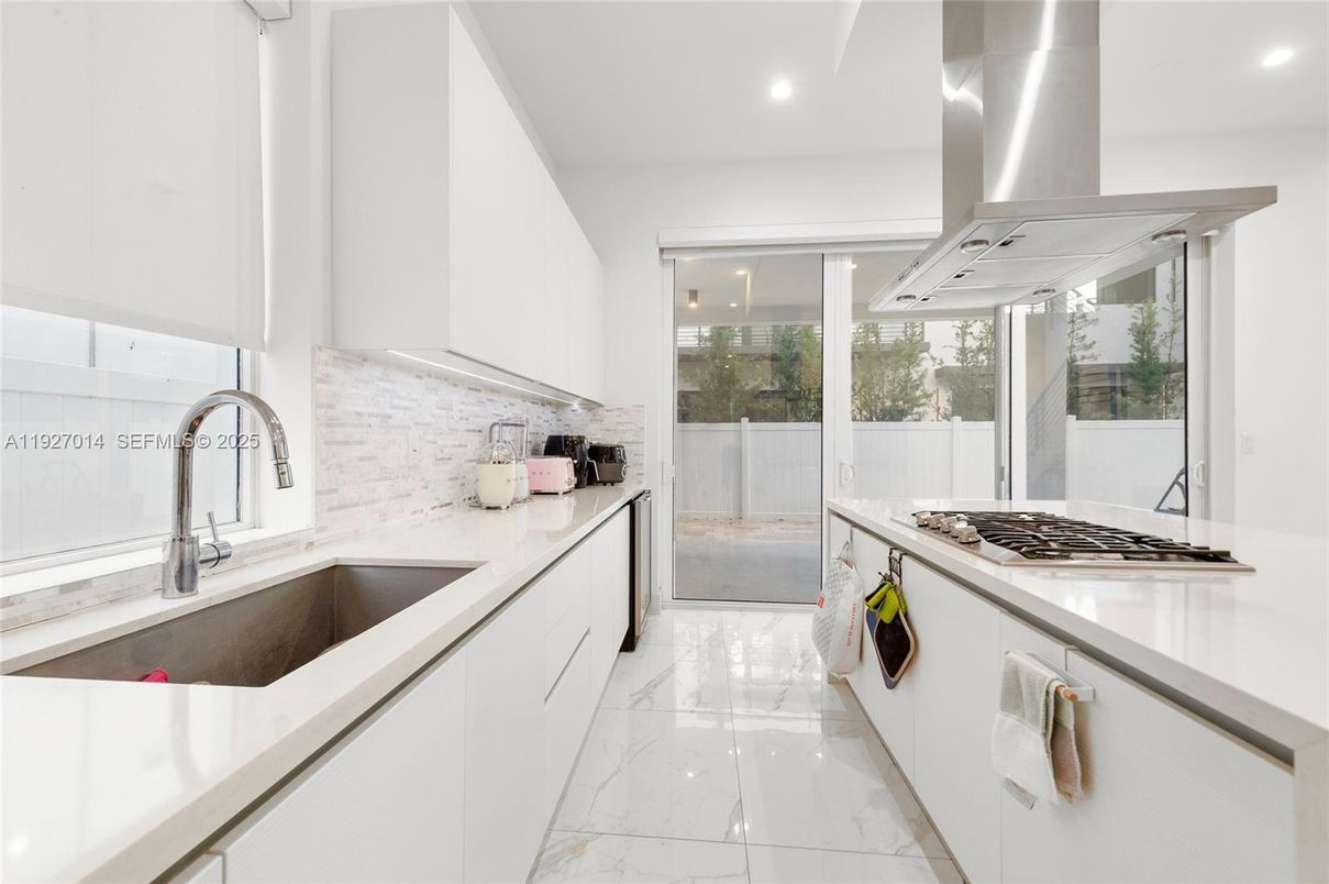 Interior, Kitchen, Marble, Recessed Lighting