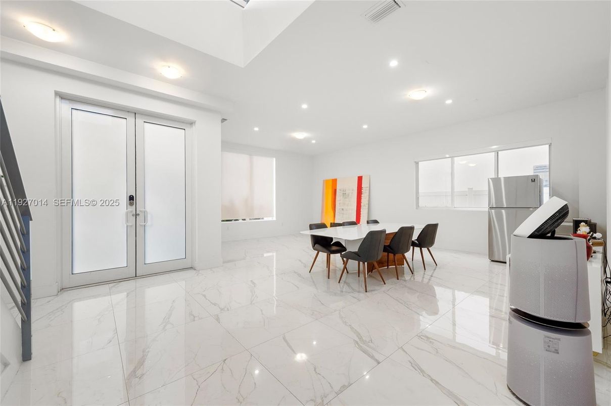 Dining room, Interior, Marble, Recessed Lighting