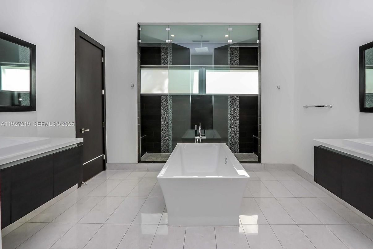 Bathroom, Free Standing Baths, Interior