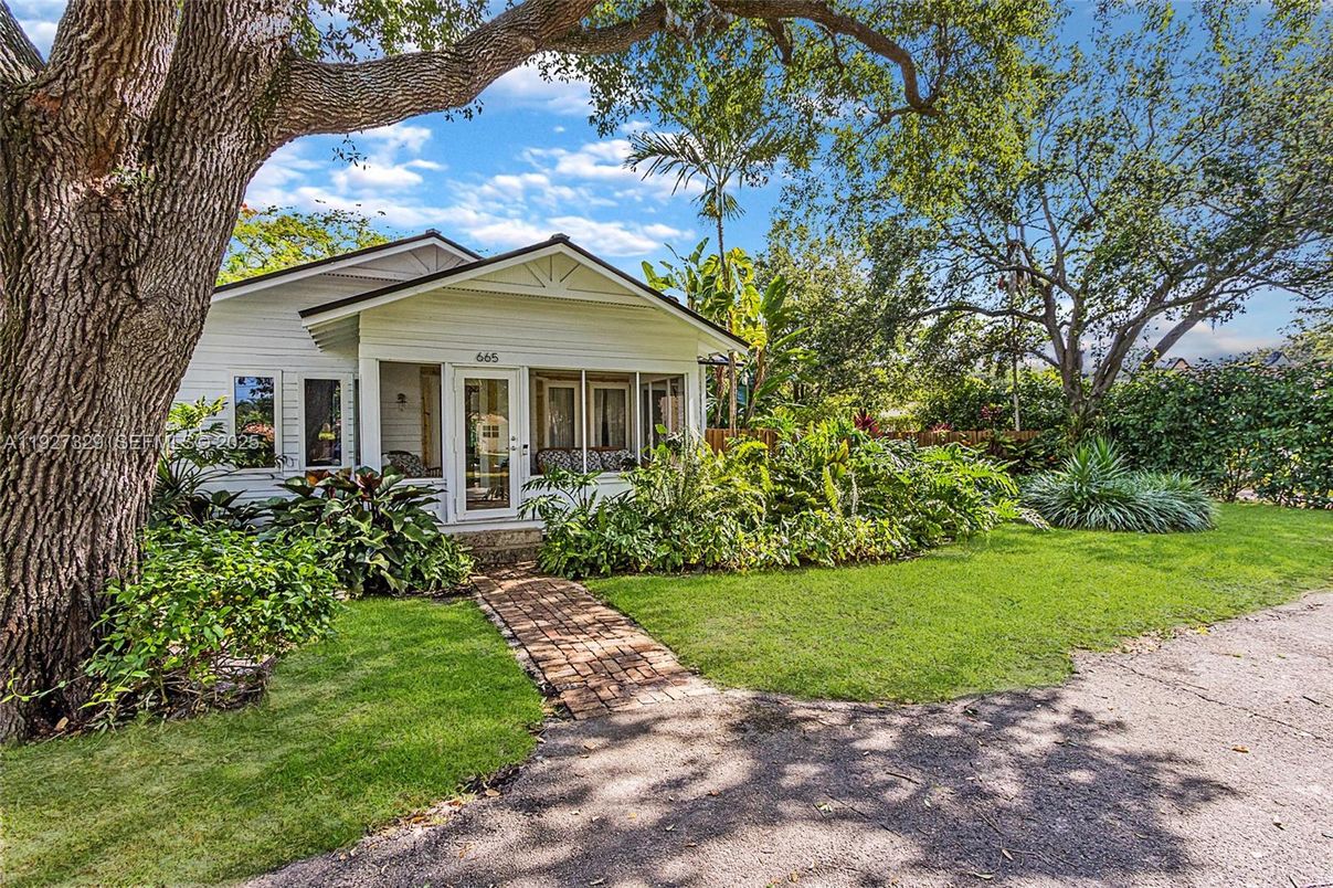 Exterior, Facade, American Craftsman