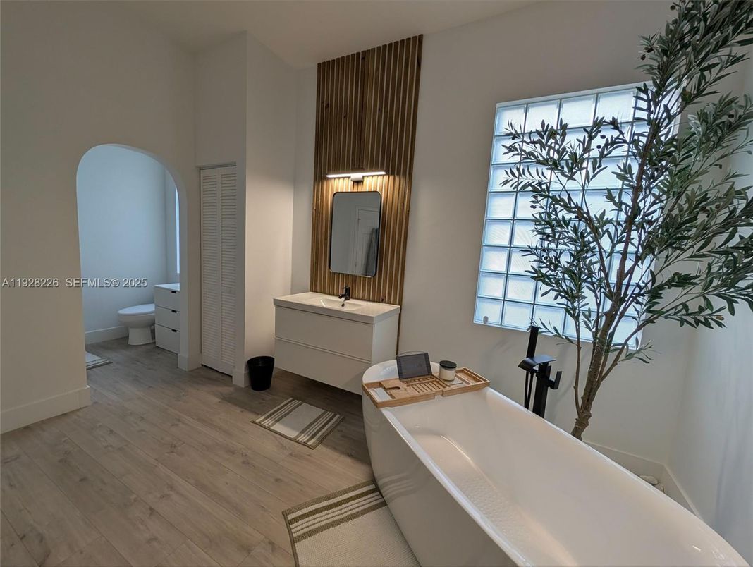 Bathroom, Interior, Wood Texture Flooring