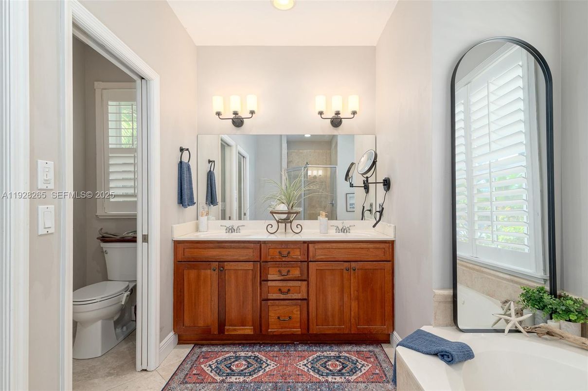Bathroom, Dual Sink Vanities, Interior