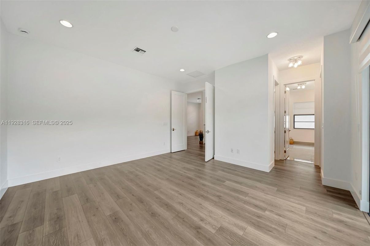 Empty room, Interior, Recessed Lighting, Wood Texture Flooring