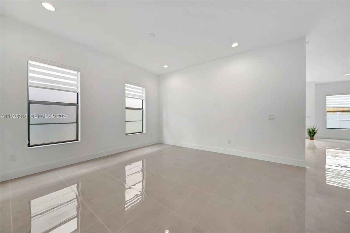 Empty room, Interior, Recessed Lighting