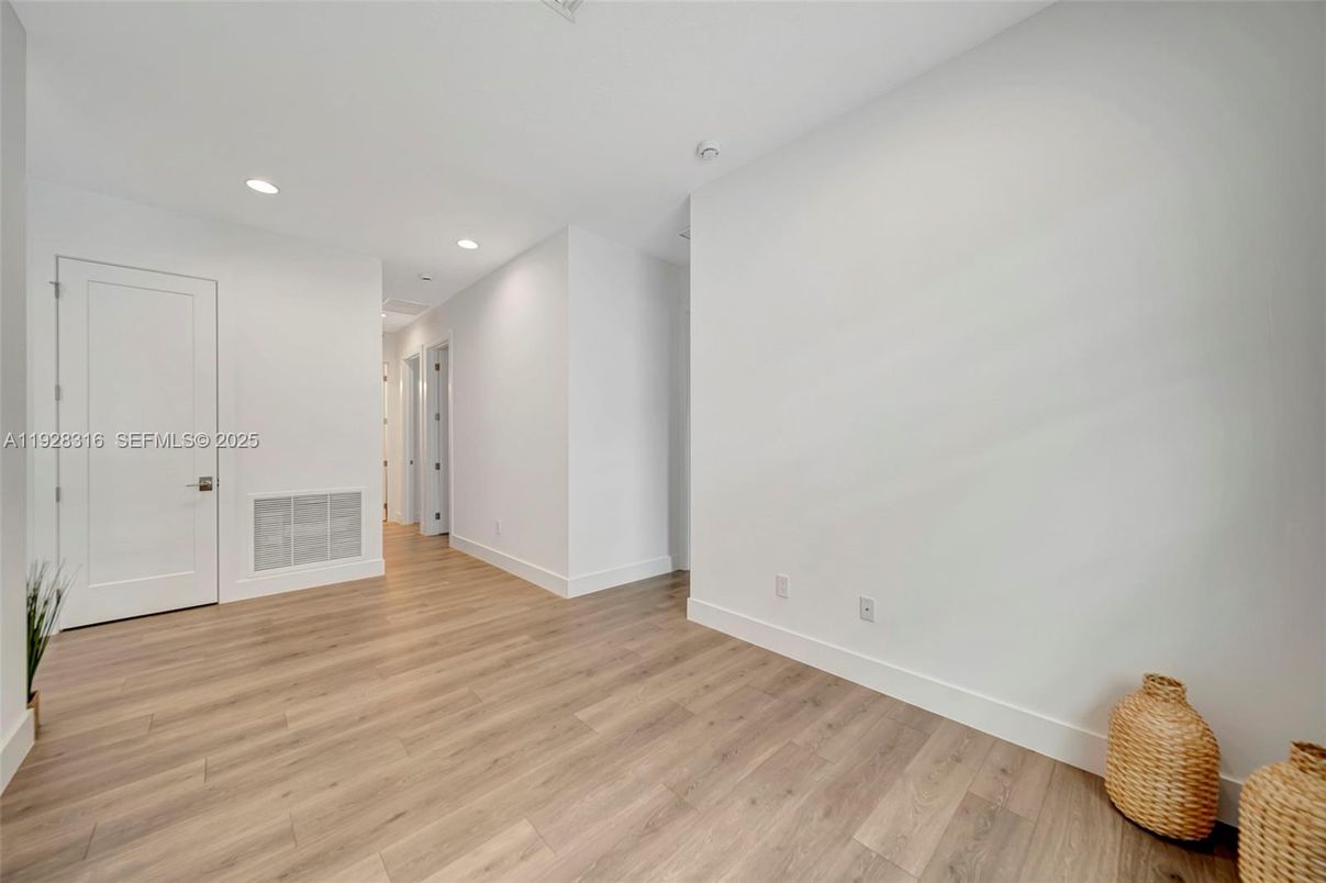 Empty room, Interior, Recessed Lighting, Wood Texture Flooring