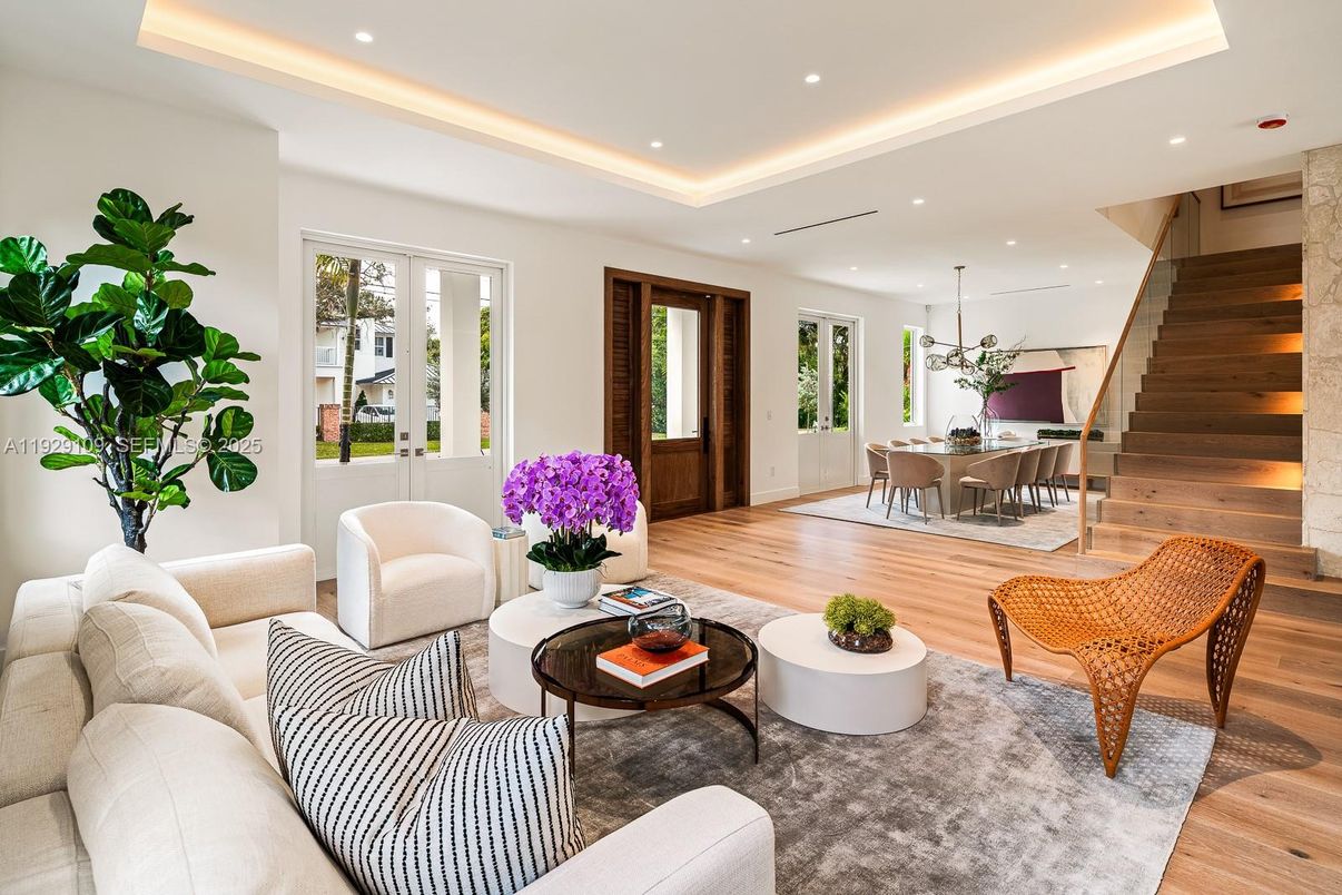 Dining room, Interior, Living room, Pendant Lights, Recessed Lighting, Wood Texture Flooring