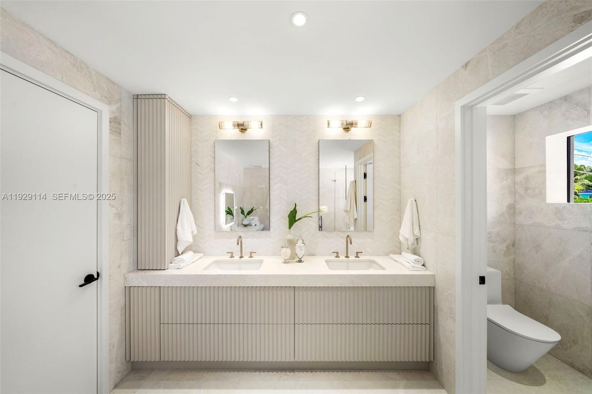 Bathroom, Dual Sink Vanities, Interior, Recessed Lighting