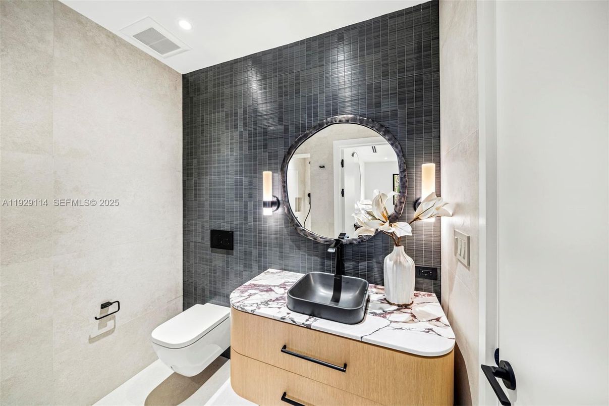 Bathroom, Interior, Recessed Lighting