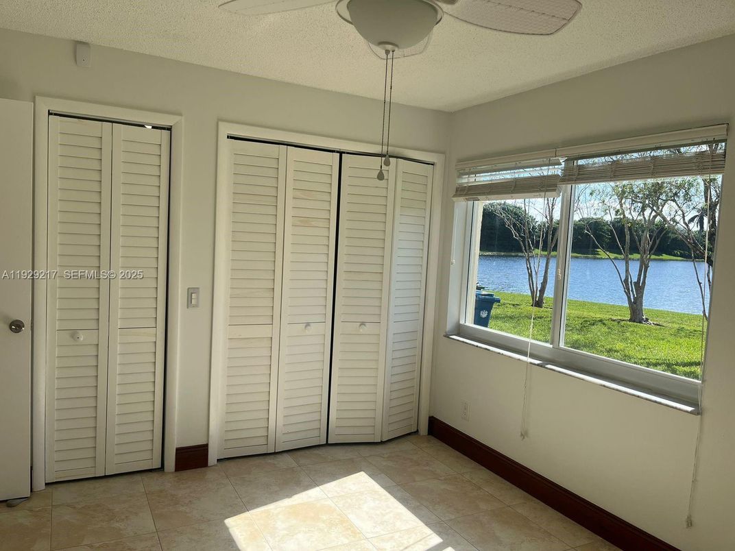 Empty room, Interior, Water
