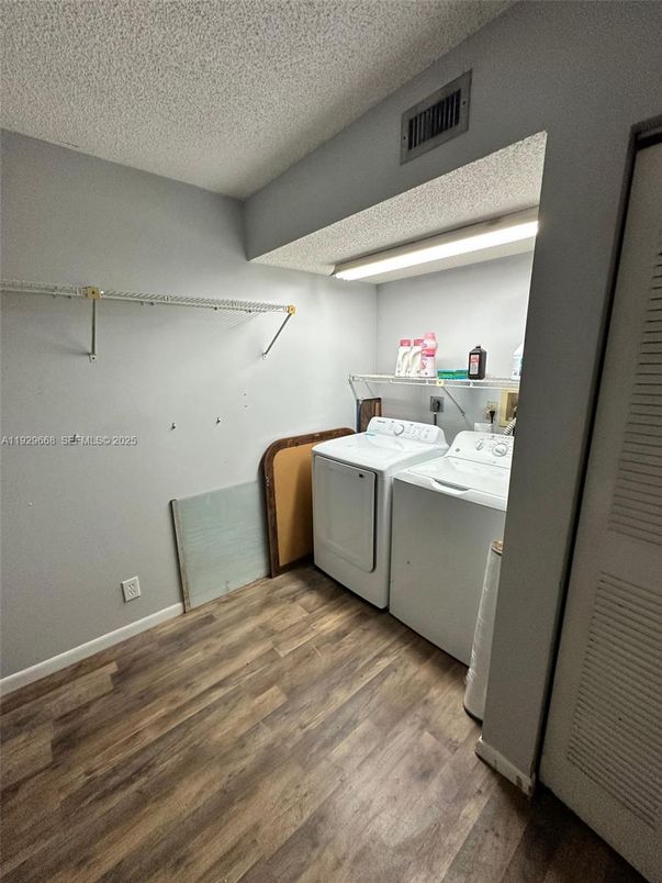 Interior, Washer, Wood Texture Flooring