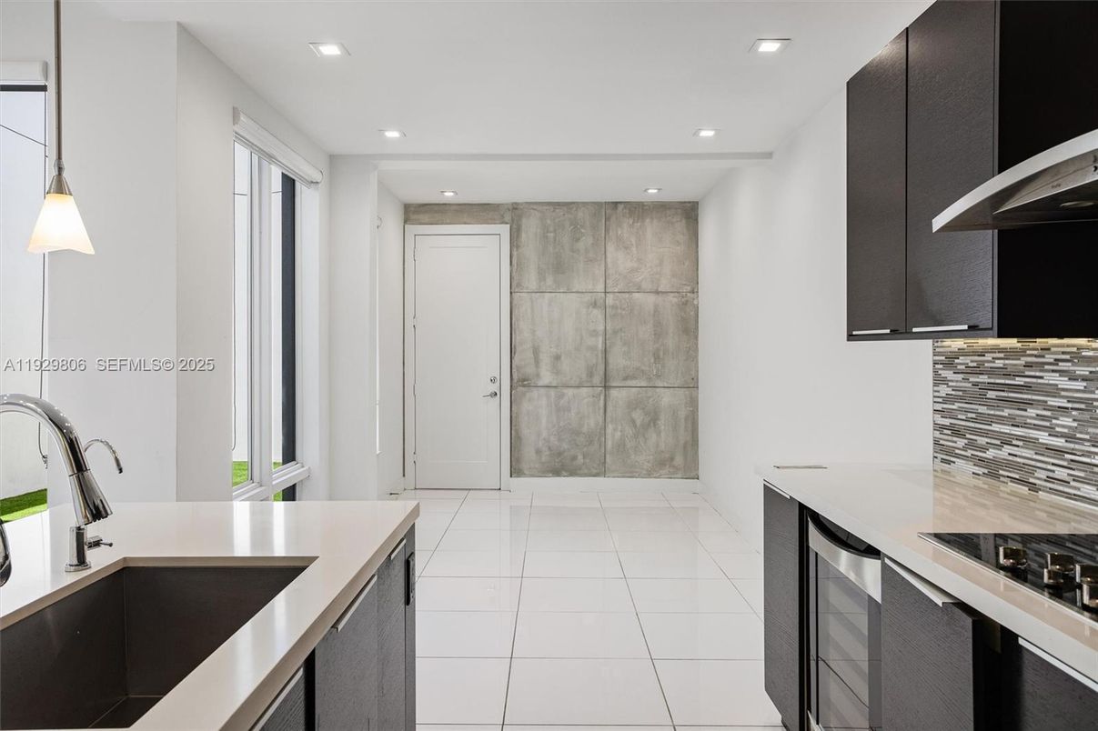 Interior, Kitchen, Pendant Lights, Recessed Lighting, Stainless Steel Appliances