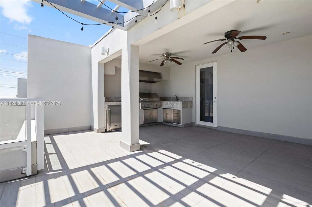 Exterior, Outdoor Kitchen