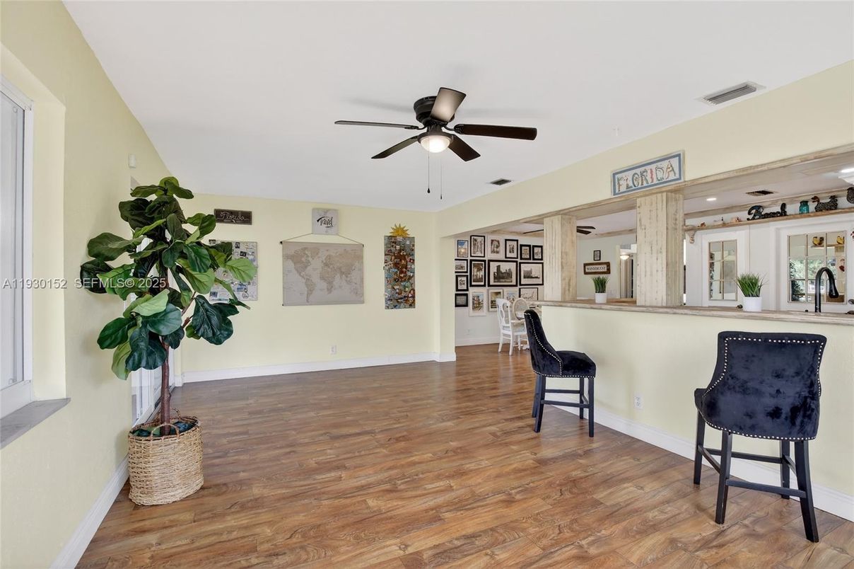 Interior, Recessed Lighting, Wood Texture Flooring