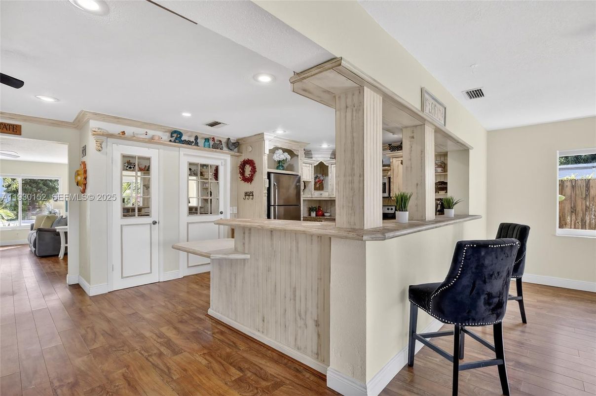 Interior, Recessed Lighting, Wood Texture Flooring