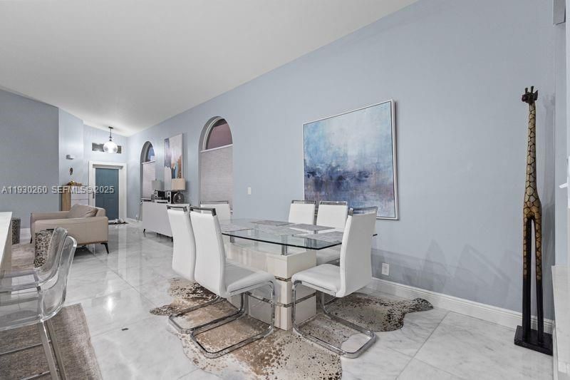 Dining room, Interior, Living room, Pendant Lights