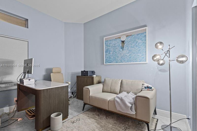 Home Office, Interior