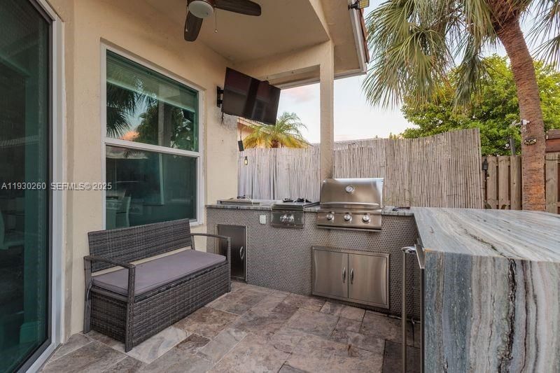 Exterior, Outdoor Kitchen