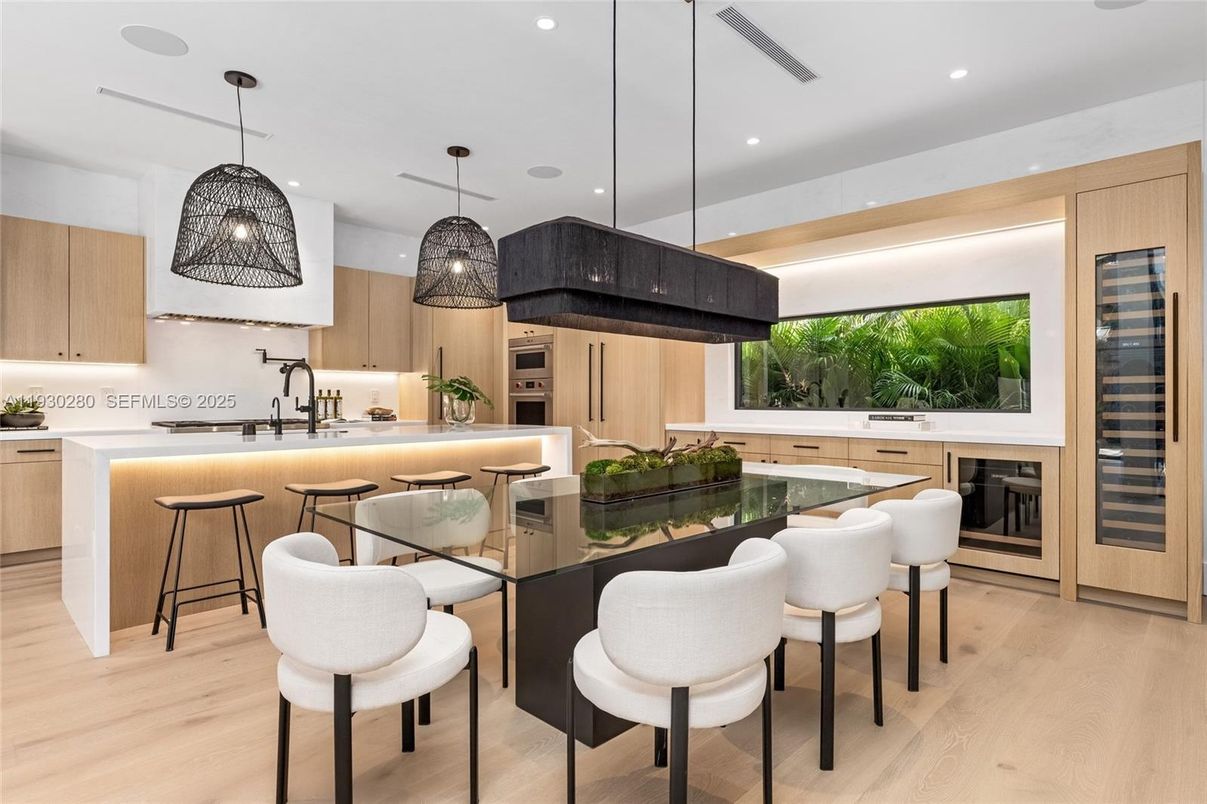 Dining room, Interior, Kitchen, Pendant Lights, Recessed Lighting, Stainless Steel Appliances, Wood Texture Flooring