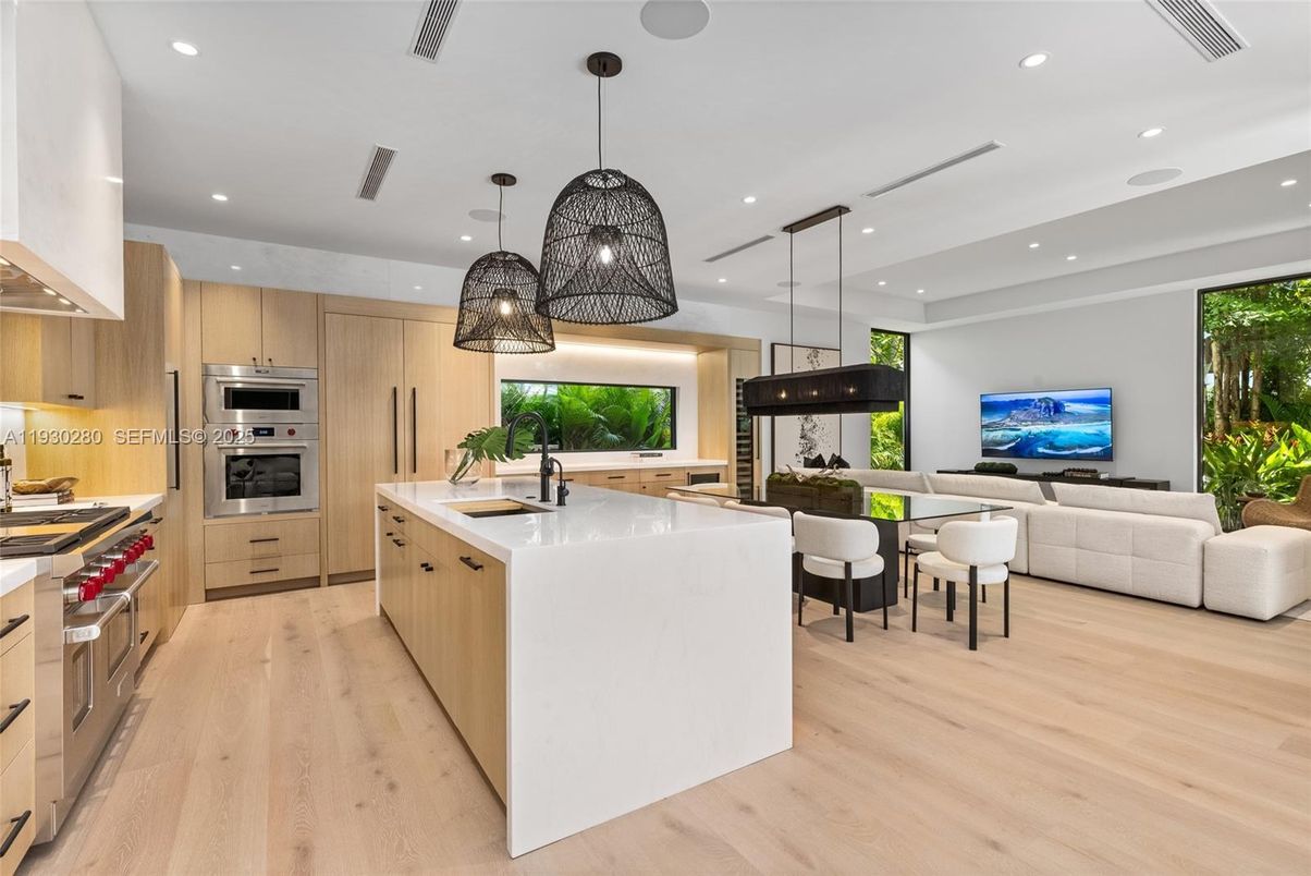 Dining room, Interior, Kitchen, Living room, Pendant Lights, Recessed Lighting, Stainless Steel Appliances, Wood Texture Flooring