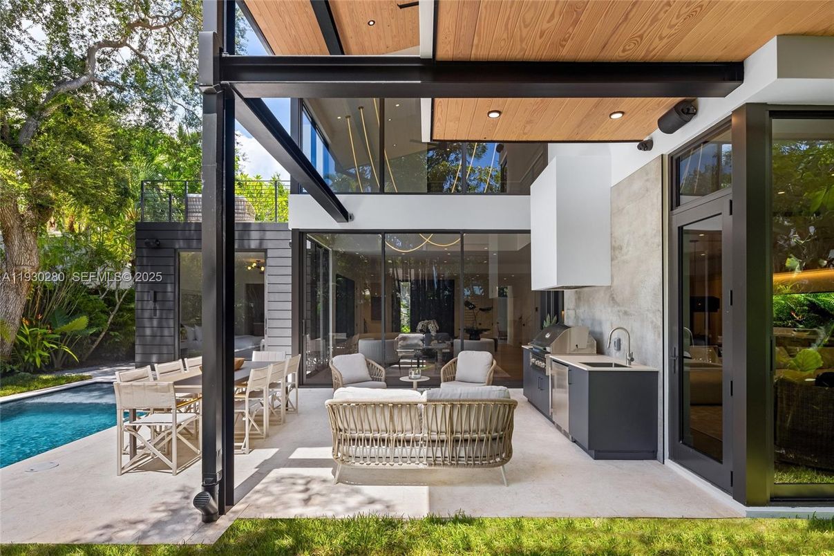 Exterior, Outdoor Kitchen, Pool