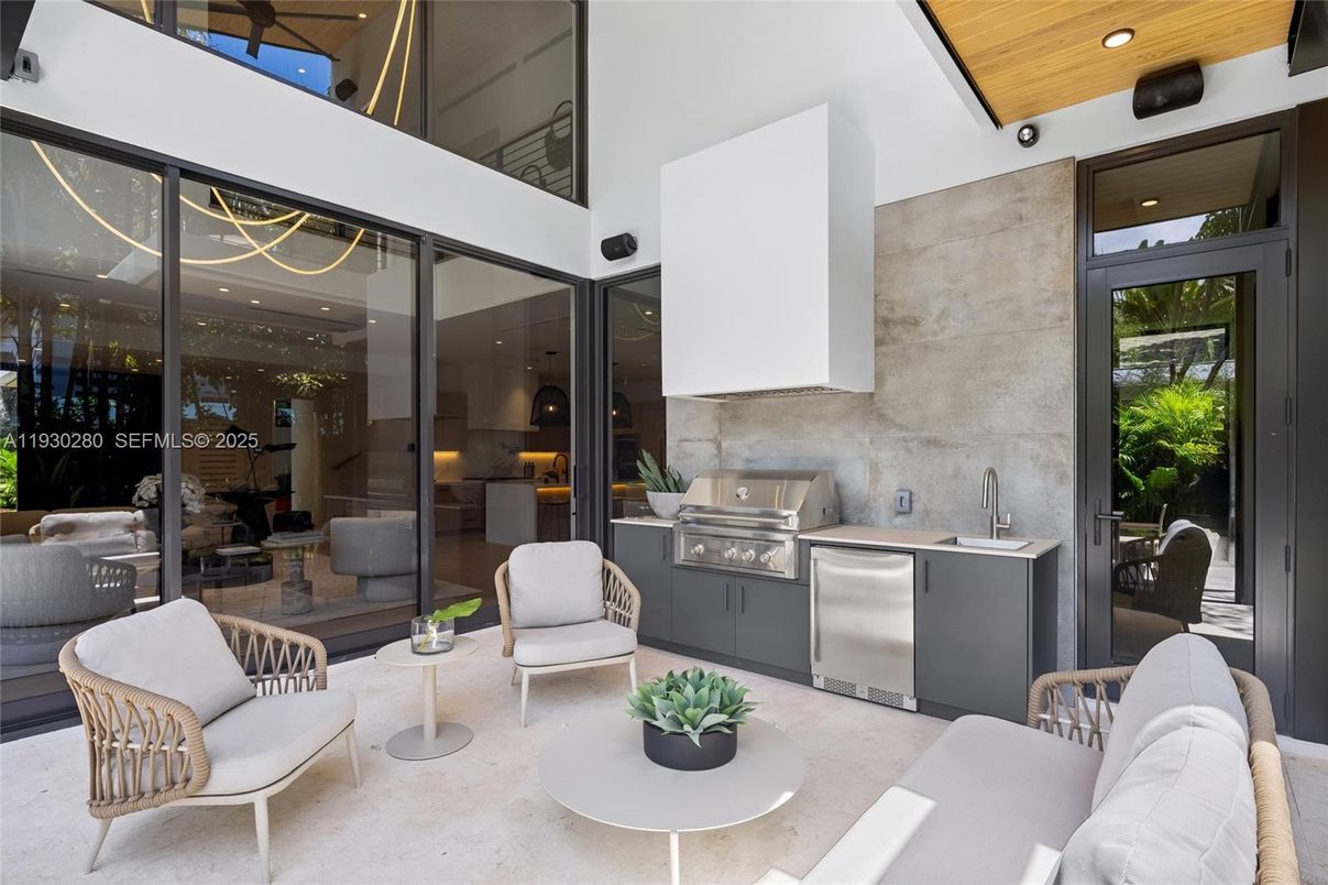 Exterior, Outdoor Kitchen