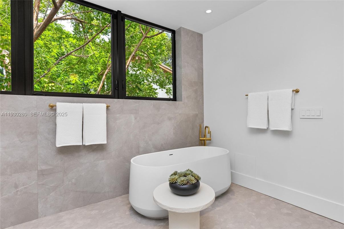 Bathroom, Free Standing Baths, Interior, Recessed Lighting