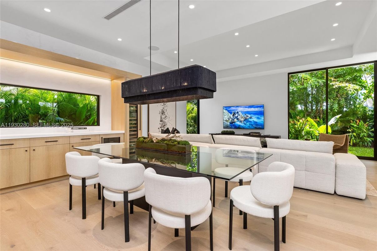 Dining room, Interior, Living room, Pendant Lights, Recessed Lighting, Wood Texture Flooring