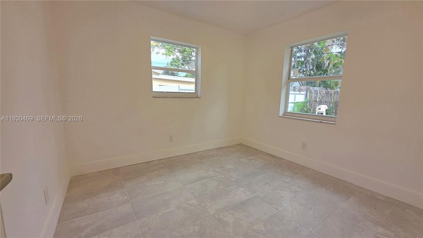 Empty room, Interior