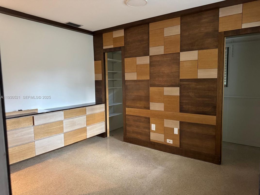 Empty room, Interior, Recessed Lighting, Wooden Walls