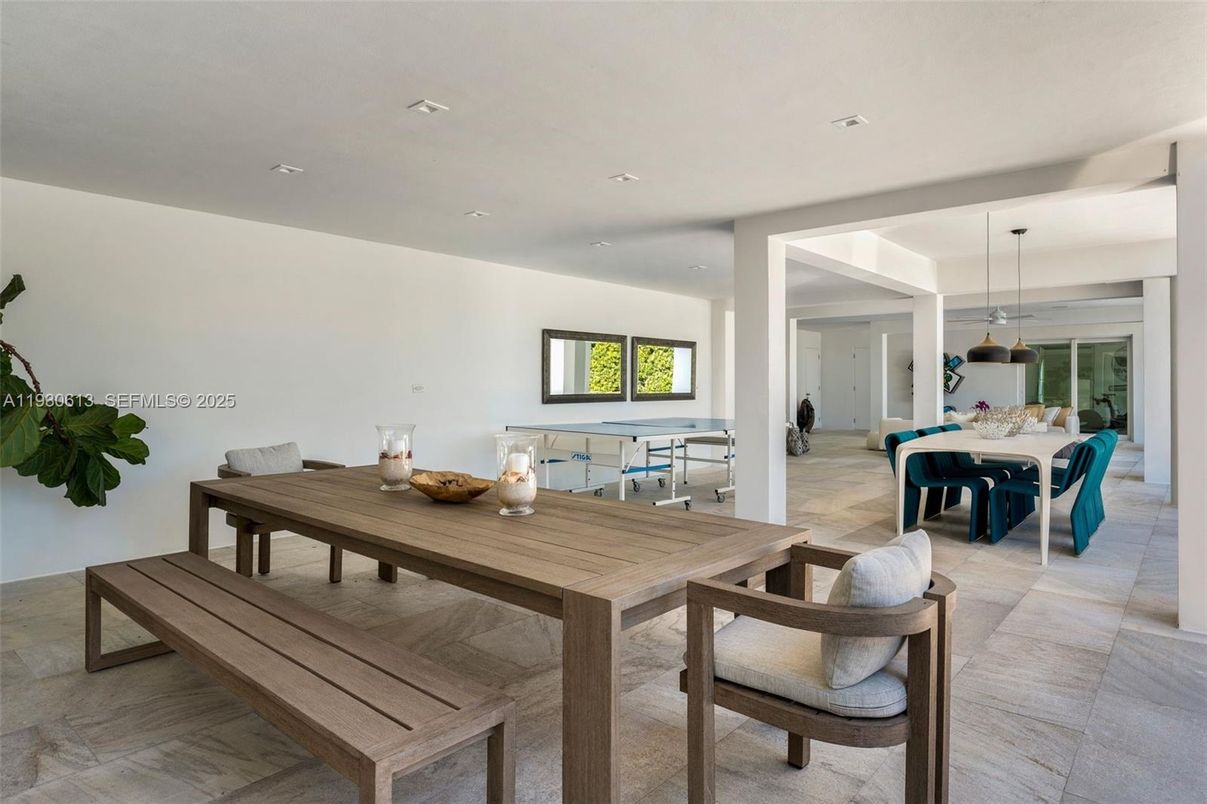 Dining room, Interior, Pendant Lights, Recessed Lighting