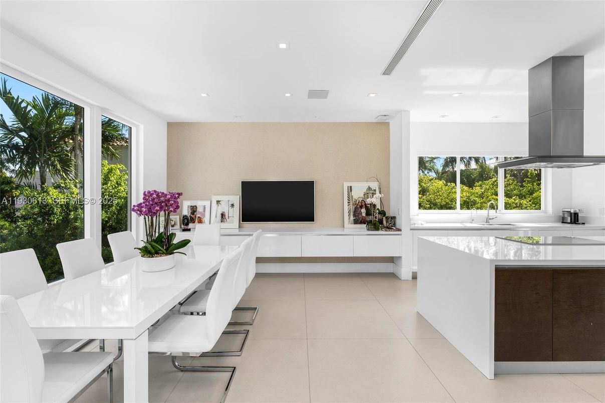 Dining room, Interior, Kitchen, Recessed Lighting