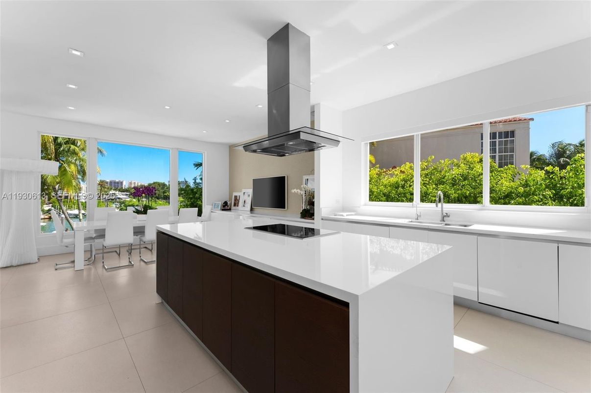 Dining room, Interior, Kitchen, Recessed Lighting