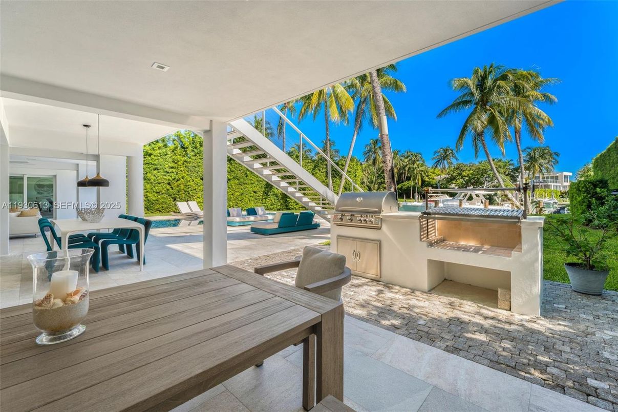 Exterior, Outdoor Kitchen