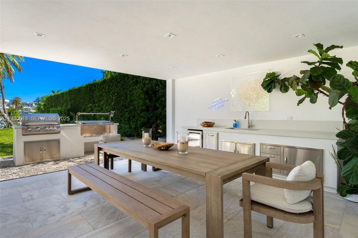 Exterior, Outdoor Kitchen