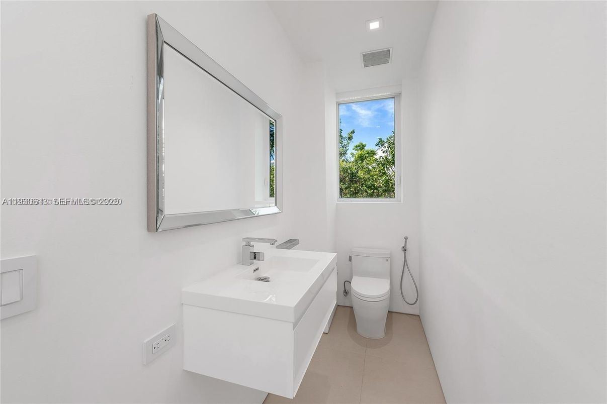 Bathroom, Interior, Recessed Lighting
