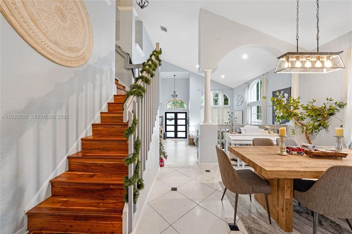 Dining room, Interior, Pendant Lights, Recessed Lighting
