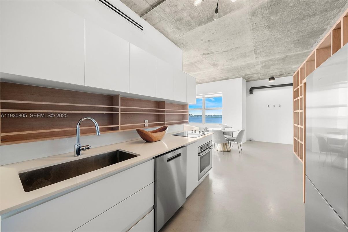 Dining room, Interior, Kitchen, Stainless Steel Appliances, Water